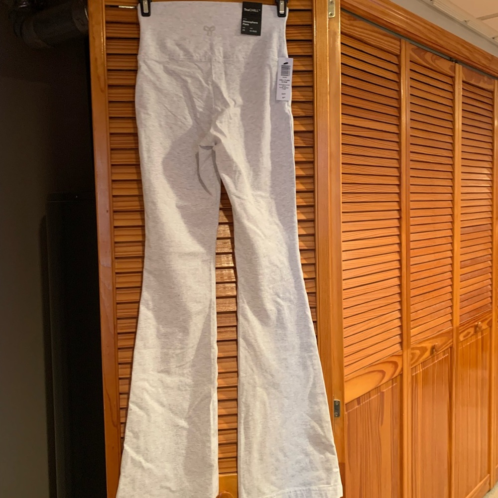 Aritzia TNA chill flare legging